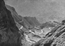 ''Apres Trebizonde; La grande chaussee d'Erzeroum a Trebizonde, dans le Kop-Dagh', 1916 (1924) Creator: Unknown.