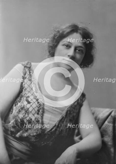 Mrs. La Barre, portrait photograph, 1918 May 17. Creator: Arnold Genthe.