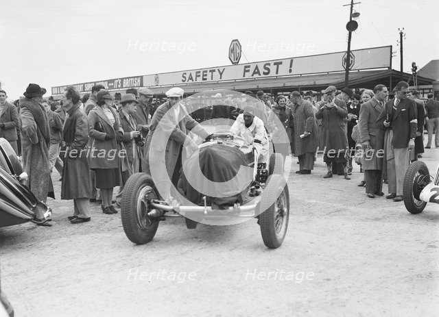 JCC International Trophy, Brooklands, 7 May 1938.  Artist: Bill Brunell.