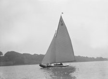 The 6 Metre Class 'Sioma' (L19) helmed by A Maudsley Esq. Creator: Kirk & Sons of Cowes.