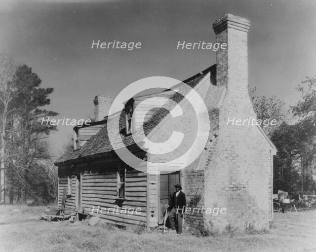 Huggins House, Princess Anne Co., Virginia, between 1933 and 1942. Creator: Frances Benjamin Johnston.