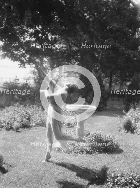 Beyer, Hilda, Miss, not before 1916 Feb. 29. Creator: Arnold Genthe.