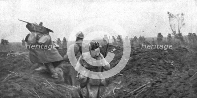 'Notre Attaque du 12 septembre 1916 ; Le depart de l'attaque, a midi trente: la premiere vague attei Creator: Unknown.