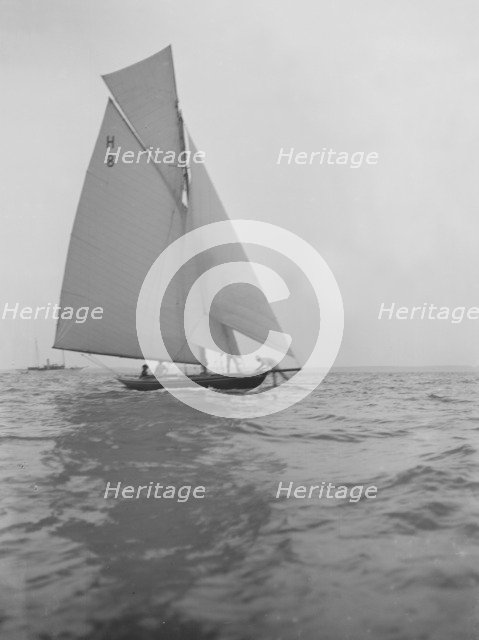 Mrs GA Shenley at the helm of the 8 Metre class sailing yacht 'Spero' (H8). Creator: Kirk & Sons of Cowes.