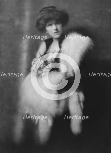 Parke, Jean, Miss, portrait photograph, 1914 Apr. 20. Creator: Arnold Genthe.