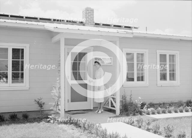 FSA camp for migratory agricultural workers, Farmersville, Tulare County, California, 1939 Creator: Dorothea Lange.