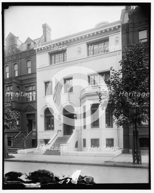 Woman's Committee Council of Nat'l Defense (house), between 1910 and 1920. Creator: Harris & Ewing.