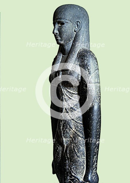 Statue of the goddess Isis, mother of Egyptian mythology.