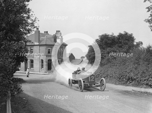 Leon Molon's Minerva passing the Ginger Hall Hotel, Sulby, during the RAC Isle of Man TT race, 1914. Artist: Bill Brunell.