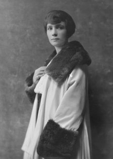 Rice, S.A., Mrs., portrait photograph, 1916 Mar. 14. Creator: Arnold Genthe.