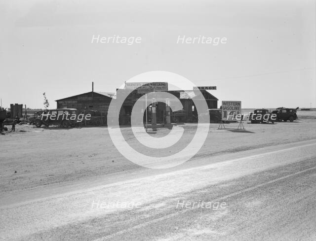 Between Tulare and Fresno, California, 1939. Creator: Dorothea Lange.
