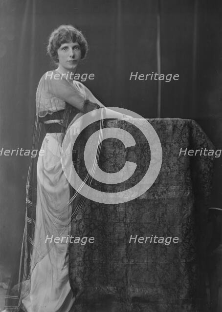 Mrs. Rosecrans Baldwin, portrait photograph, 1918 Aug. 27. Creator: Arnold Genthe.