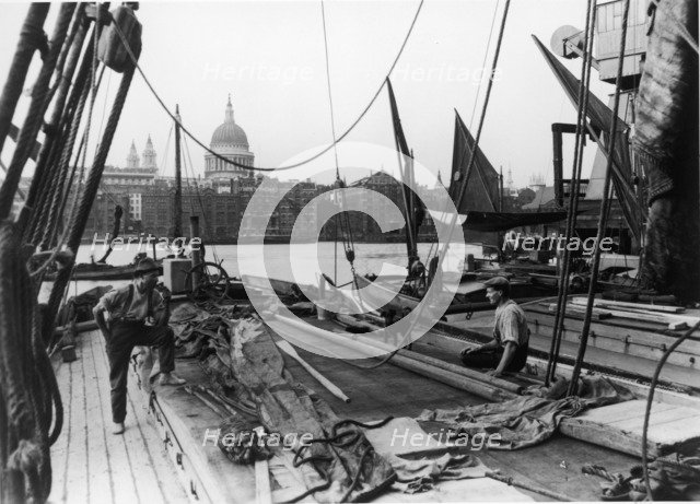 Men on a Thames barge, South Bank, Lambeth, London, early 20th century. Artist: George Davison Reid