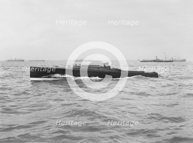 Saunders motor launch, 1914. Creator: Kirk & Sons of Cowes.