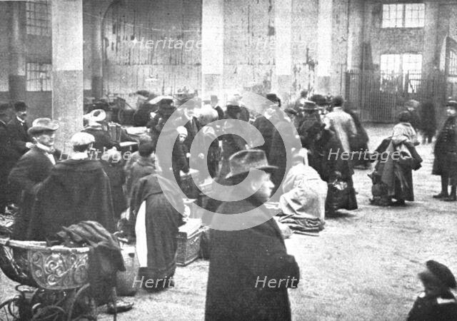 'Les Indesirables; Au marche couvert de Mulhouse: la verification des bagages par..., 1918. Creator: Unknown.