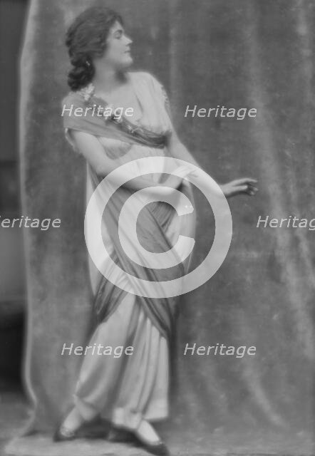 Ray, Adele, Miss, portrait photograph, 1914 July 8. Creator: Arnold Genthe.