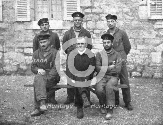 A torpedoing immediately avenged; The commander of 'UC-38', seated in the middle..., 1917. Creator: Unknown.