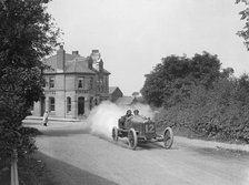 Leon Molon's Minerva passing the Ginger Hall Hotel, Sulby, during the RAC Isle of Man TT race, 1914. Artist: Bill Brunell.