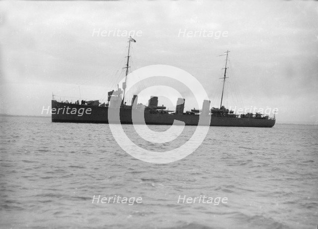The Chilean Destroyer 'Almirante Lynch' under way, 1914. Creator: Kirk & Sons of Cowes.