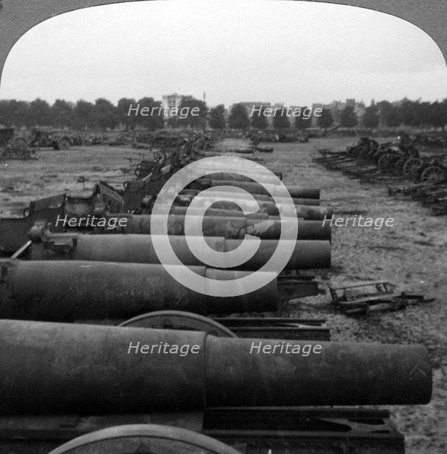 Captured German guns, Brussels, Belgium, World War I, 1914-1918.Artist: Realistic Travels Publishers