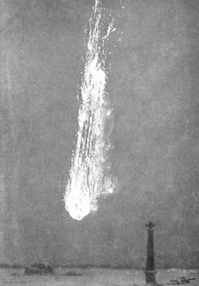 'Un Zeppelin abattu a Revigny; La fin de la chute: la carcasse est silhouettee par la masse des flam Creator: Unknown.