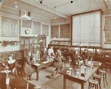 Science class, Aristotle Road Girls School, Clapham, London, 1908. Artist: Unknown.
