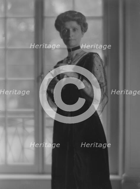 Hughes, Charles, Mrs., portrait photograph, 1916. Creator: Arnold Genthe.