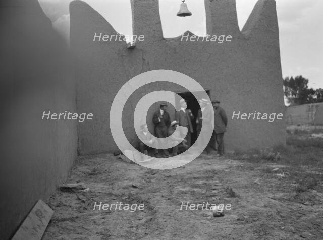 Acoma, New Mexico area views, between 1899 and 1928. Creator: Arnold Genthe.
