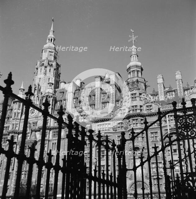 View over cast iron railings towards the Imperial Hotel, Russell Square, Bloomsbury, early 1960s. Creator: John Gay.
