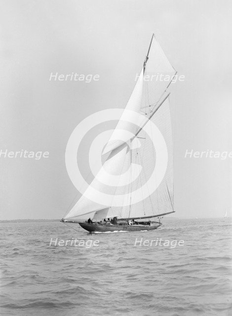 The beautiful 52 ft cutter 'Sonya' sailing close-hauled, 1913. Creator: Kirk & Sons of Cowes.