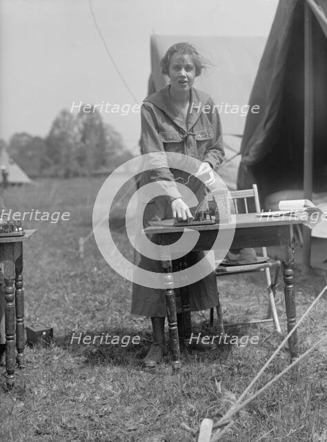 Woman's National Service School, Under Woman's Section, Navy League, Telegraphing; Miss Eliz... 1917 Creator: Harris & Ewing.