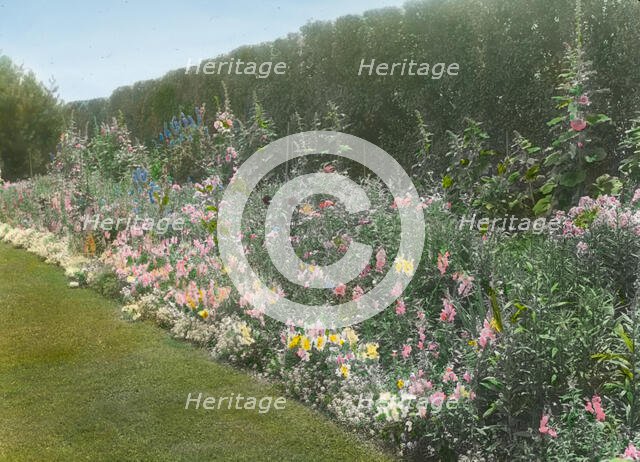 Dr. Peter Brown Wyckoff house, Gin Lane, Southampton, New York, 1914. Creator: Frances Benjamin Johnston.