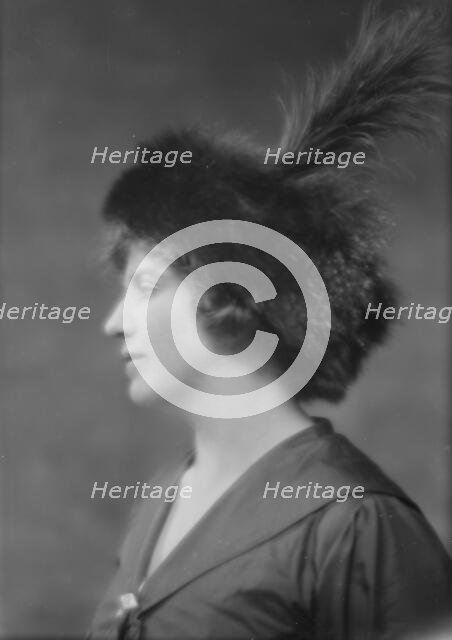 Warden, Miss, portrait photograph, 1915 Mar. 10. Creator: Arnold Genthe.