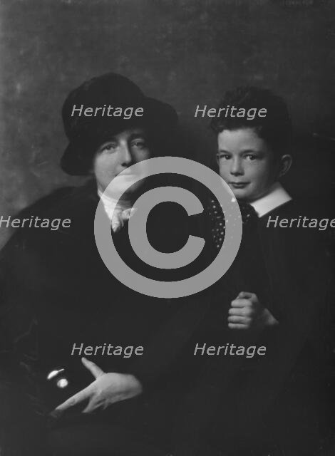 Norris, Charles G., Mrs., and son, portrait photograph, between 1913 and 1942. Creator: Arnold Genthe.