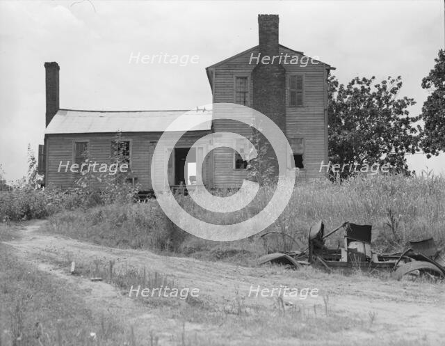 A plantation house decaying and now vacant, Greene County, Georgia, 1937. Creator: Dorothea Lange.