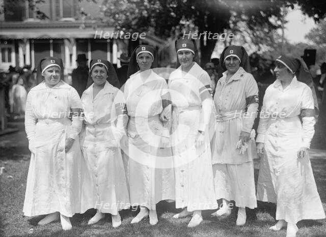Red Cross Comforts Committee, 1917. Creator: Harris & Ewing.