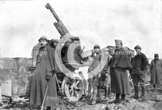 'Les Vainqueurs du Zeppelin de Rivigny; Le personnel de la section d'autos-canons, don’t un coup heu Creator: Unknown.