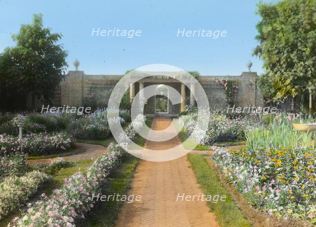 "The Fens," Lorenzo Easton Woodhouse house, Huntting Lane, East Hampton, New York, 1914. Creator: Frances Benjamin Johnston.