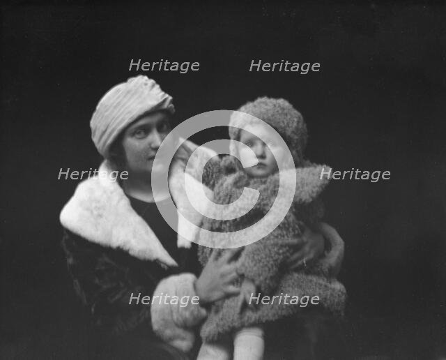 Barnsdoff, Mrs., and baby, portrait photograph, ca. 1918. Creator: Arnold Genthe.
