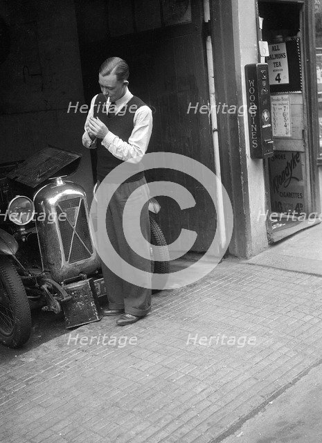 Geoffrey Baker and a Salmson 1090 cc car. Artist: Bill Brunell.