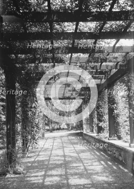 Langeloth estate, Riverside, Connecticut, 1932 June 7. Creator: Arnold Genthe.