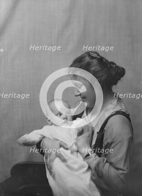 Mrs. Baldwin Smith, and baby, portrait photograph, 1918 Nov. 23. Creator: Arnold Genthe.