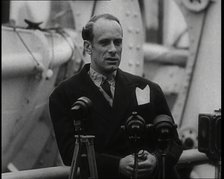 Vic Oliver Giving an Interview, 1936. Creator: British Pathe Ltd.