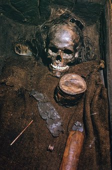 Early bronze age burial from Denmark. Artist: Unknown