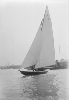 The 7 Metre sailing yacht 'Pinaster' (K8), 1913. Creator: Kirk & Sons of Cowes.