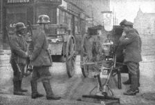 'La Nouvelle Europe; les elections Allemandes; l'ordre assure dans la rue par l'artillerie..., 1919. Creator: Unknown.