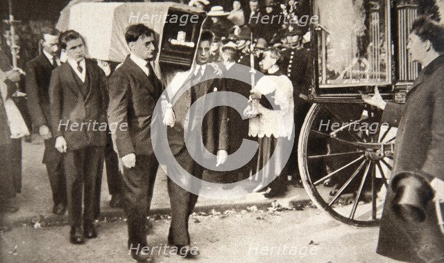 Carrying the coffin of Alderman Terence McSwiney, Lord Mayor of Cork, 1920. Artist: S and G