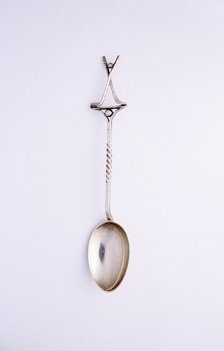 Silver spoon with two crossed clubs and ball, British, 1922. Artist: Unknown