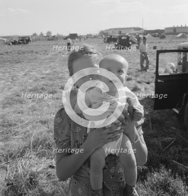Migrant potato pickers, Tulelake, Siskiyou County, California, 1939. Creator: Dorothea Lange.