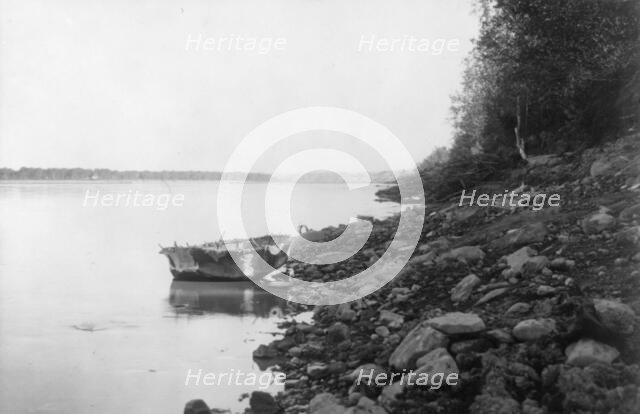 Hidatsa bull boat, c1908. Creator: Edward Sheriff Curtis.